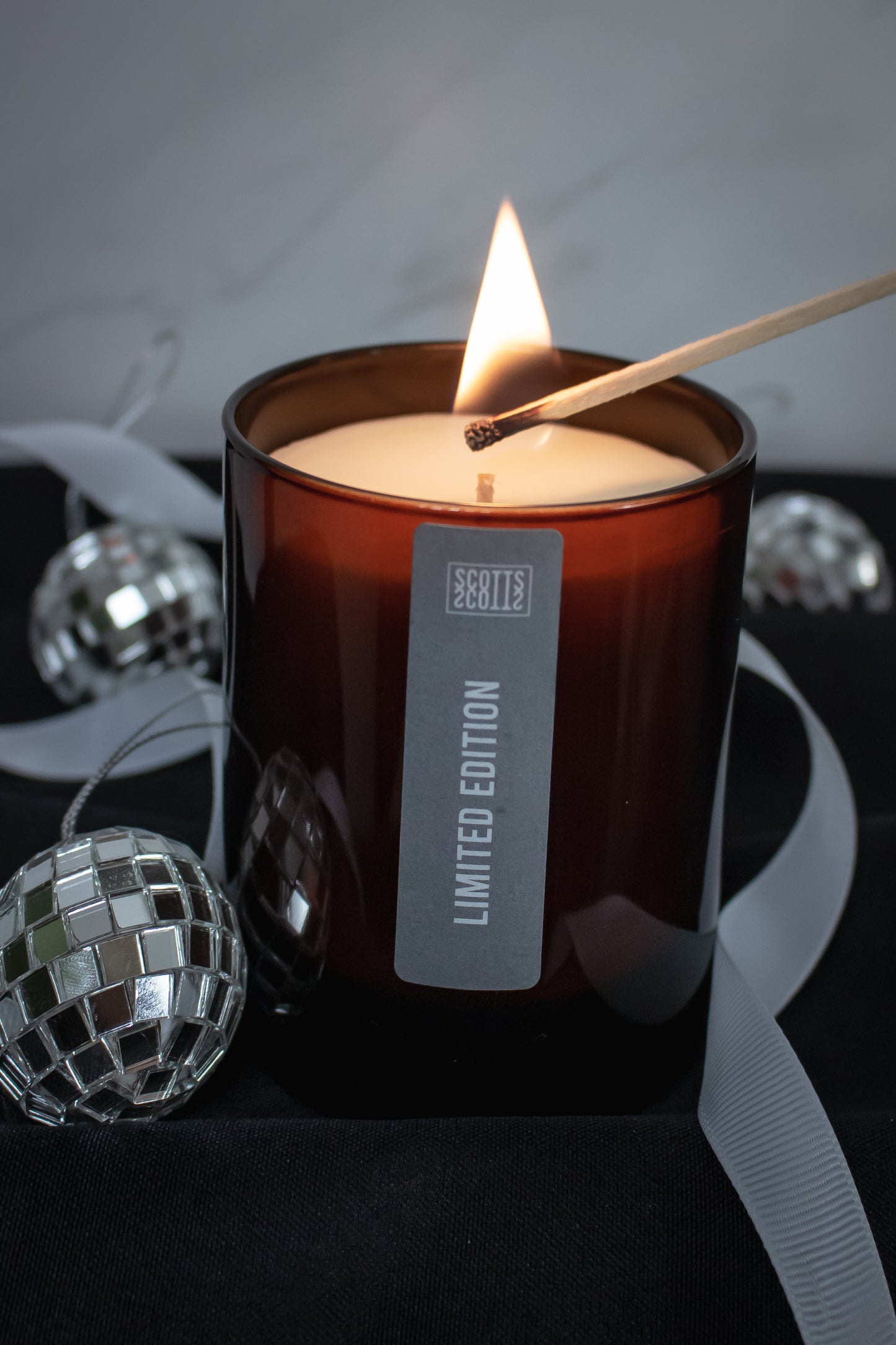 FESTIVE AMBER GLASS CANDLE