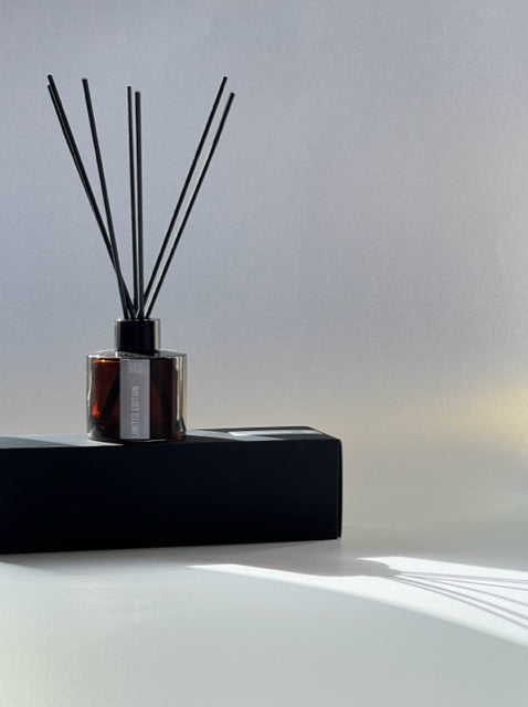 WINTRY AMBER GLASS REED DIFFUSER