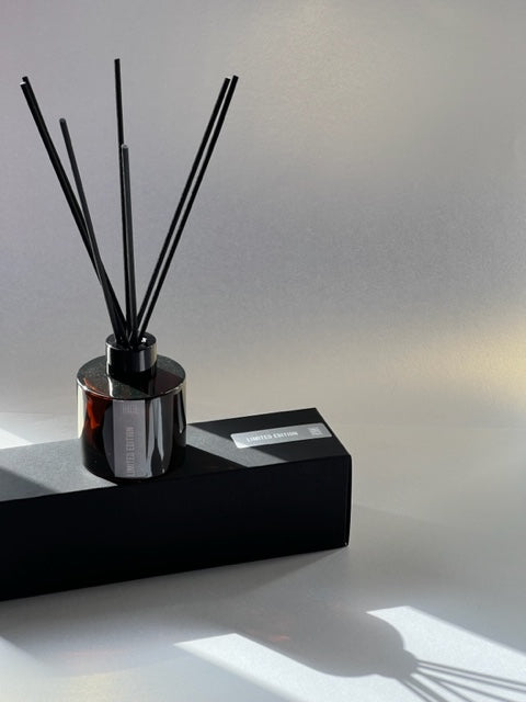 WINTRY AMBER GLASS REED DIFFUSER