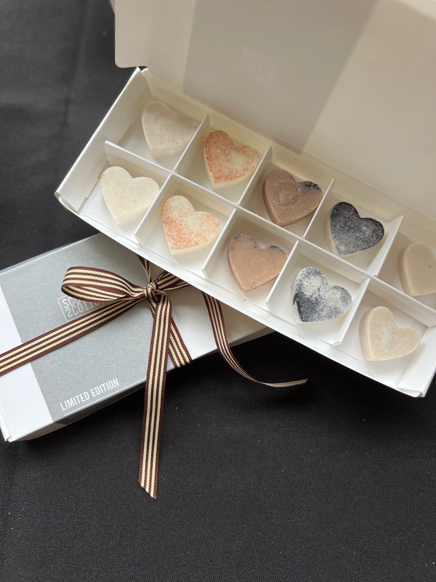 LIMITED EDITION WAX MELT HEARTS GIFT BOX (FEELING COSY)