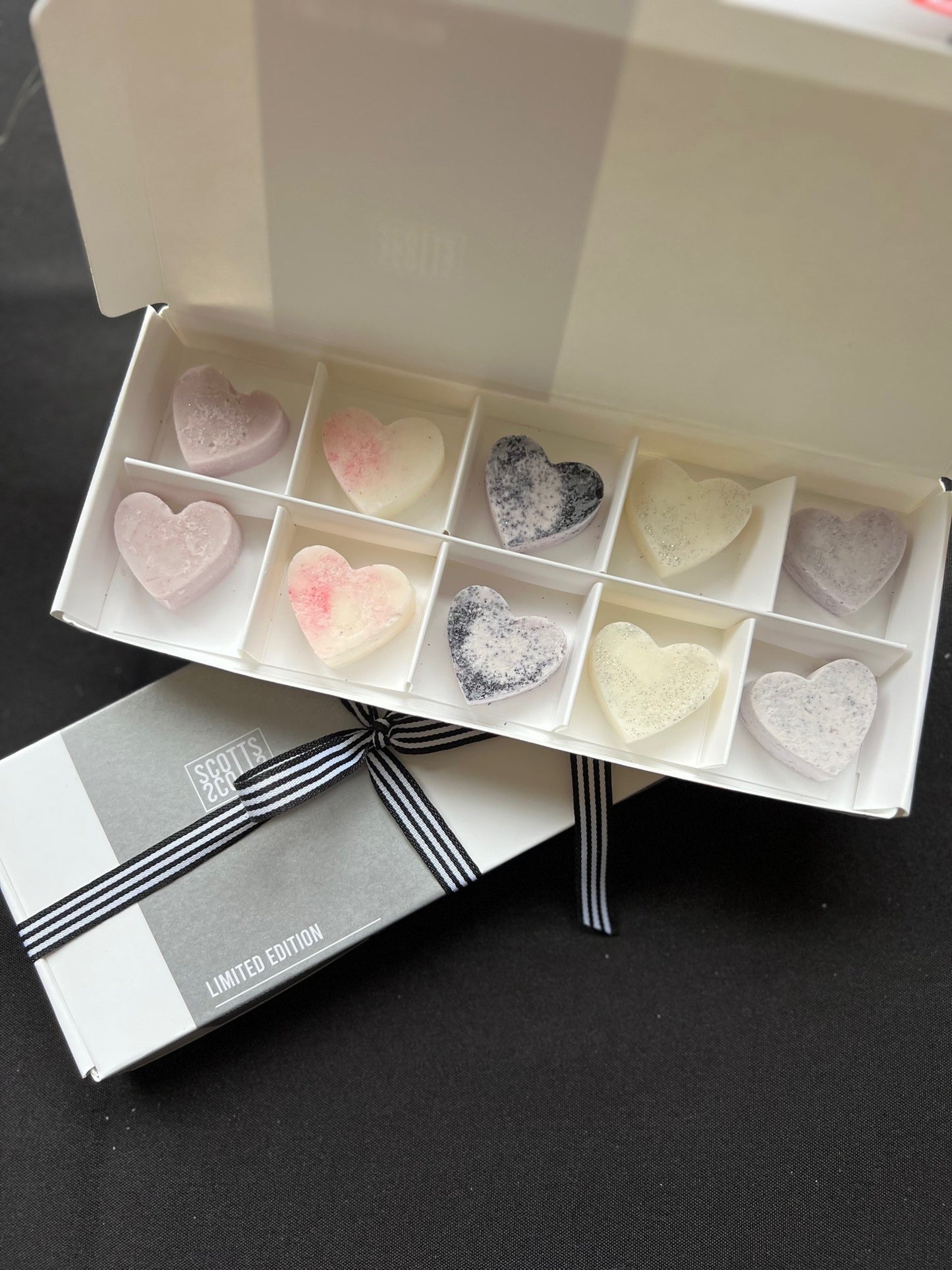 LIMITED EDITION WAX MELT HEARTS GIFT BOX (FEELING FRUITY)