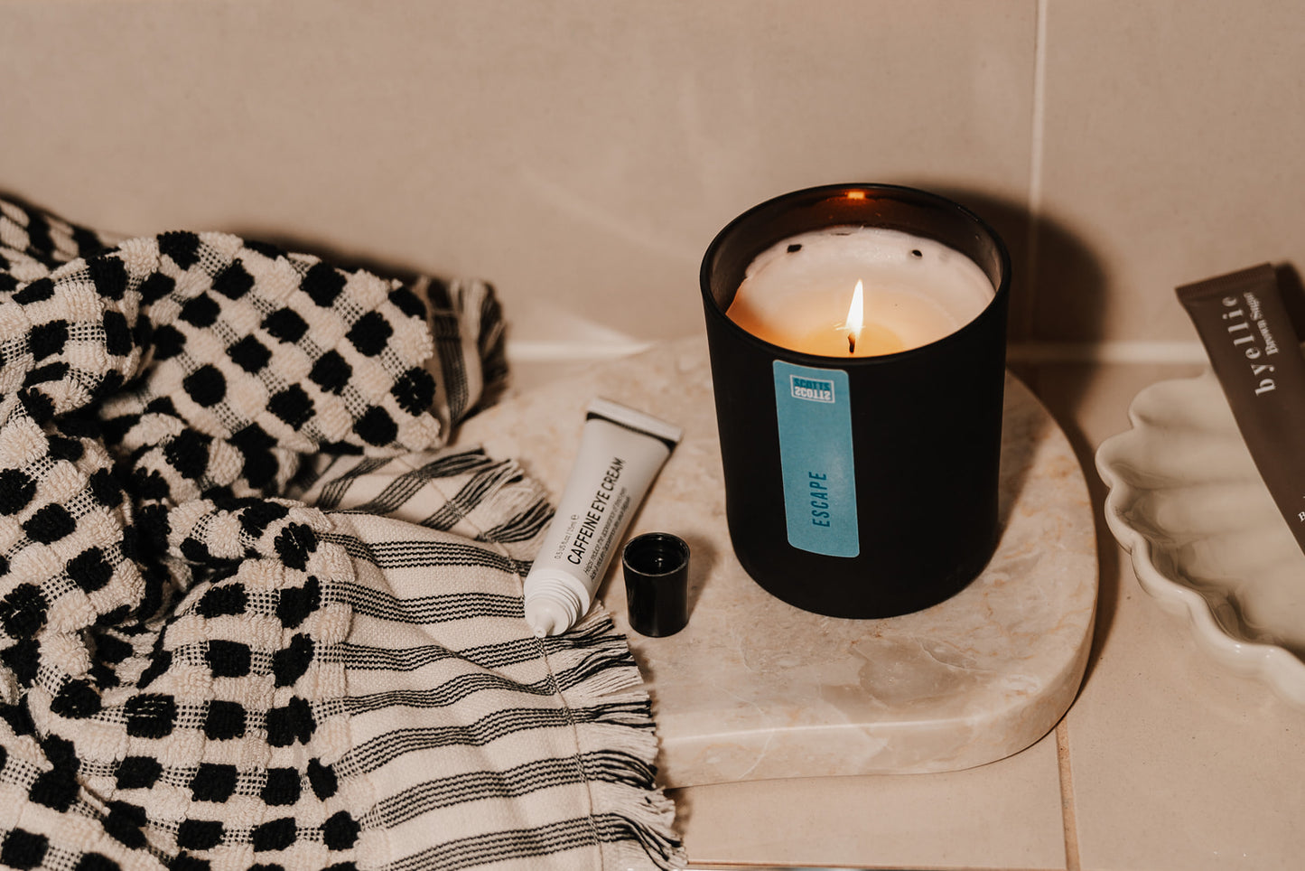 ESCAPE CANDLE
