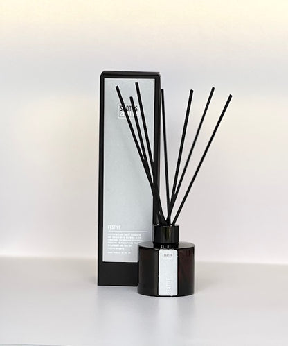 FESTIVE AMBER GLASS REED DIFFUSER